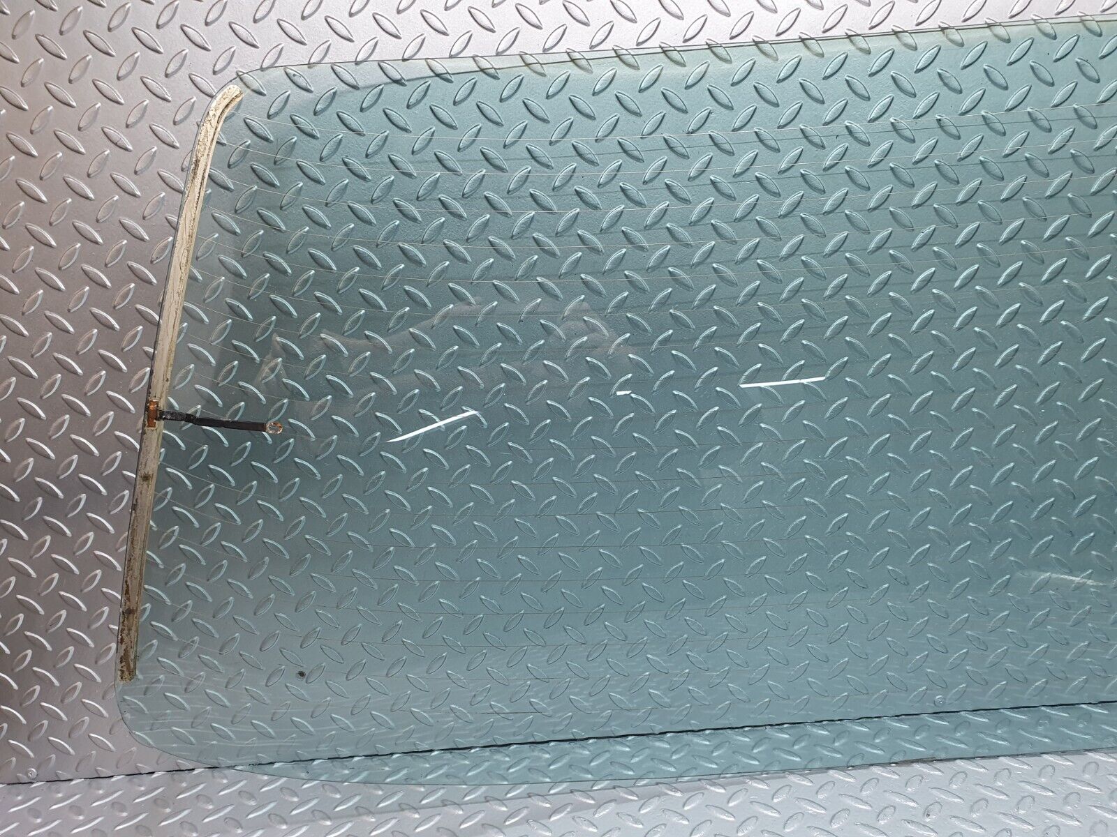 40816 Mercedes-Benz W123 300D Rear Heated Windscreen Glass