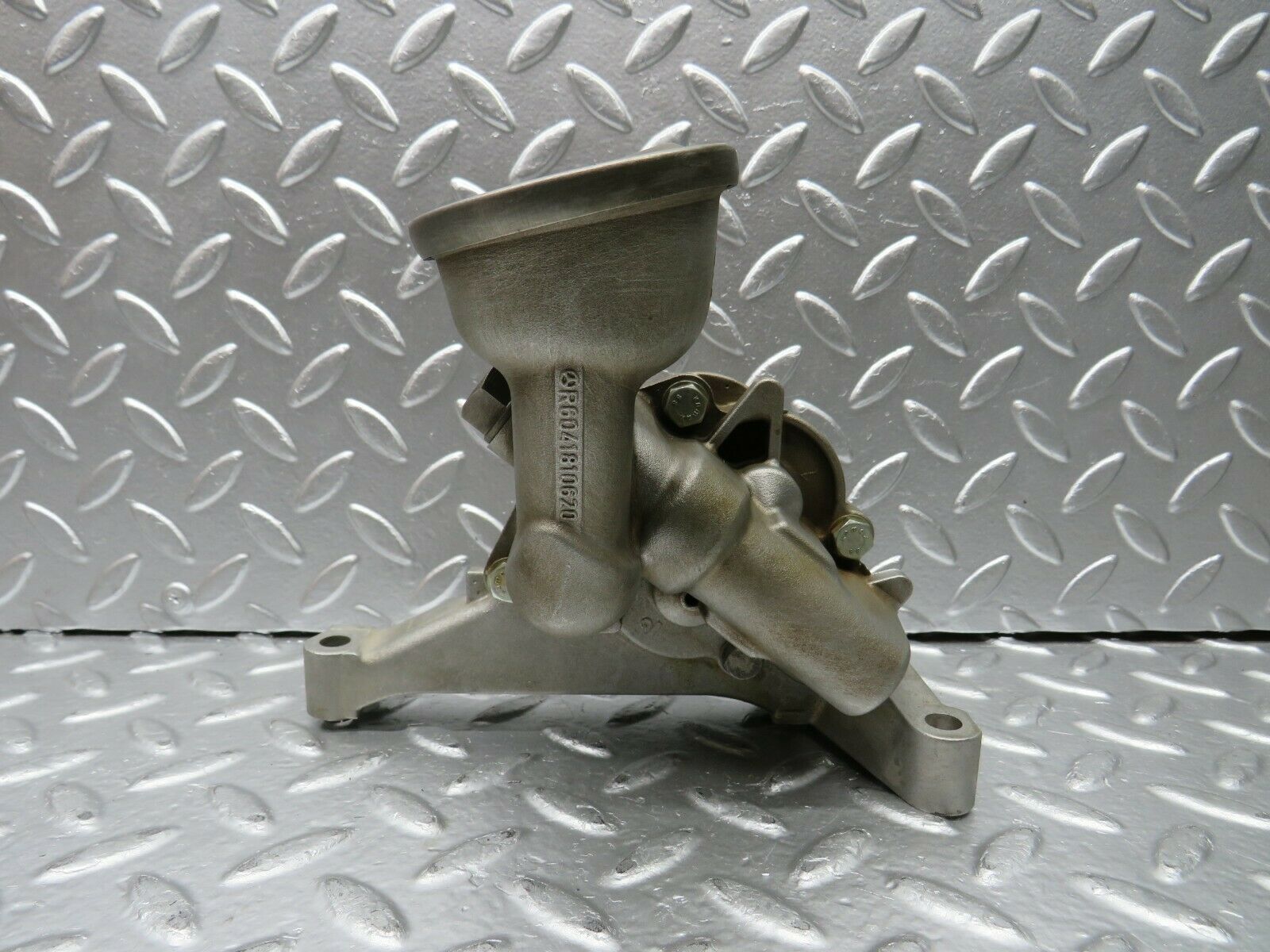 22555 Mercedes-Benz C124 E220 Coupe Oil Pump 1111810201 6041810620