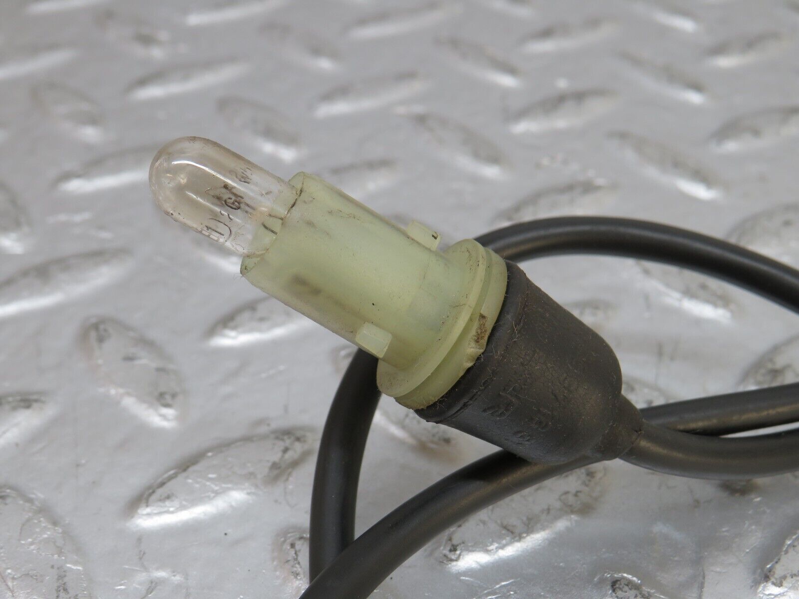 33507 Mercedes-Benz W202 C180 Front Wing Indicator Cable Wire