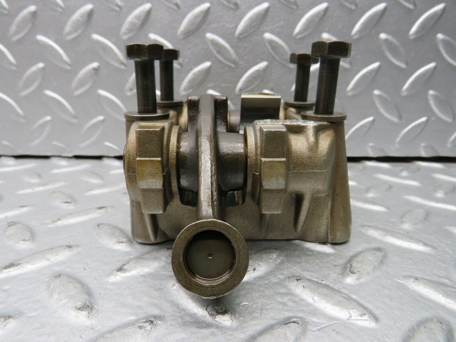 21741 Mercedes-Benz W126 300SE Rocker Arms Camshaft Bearing Block 1030510610
