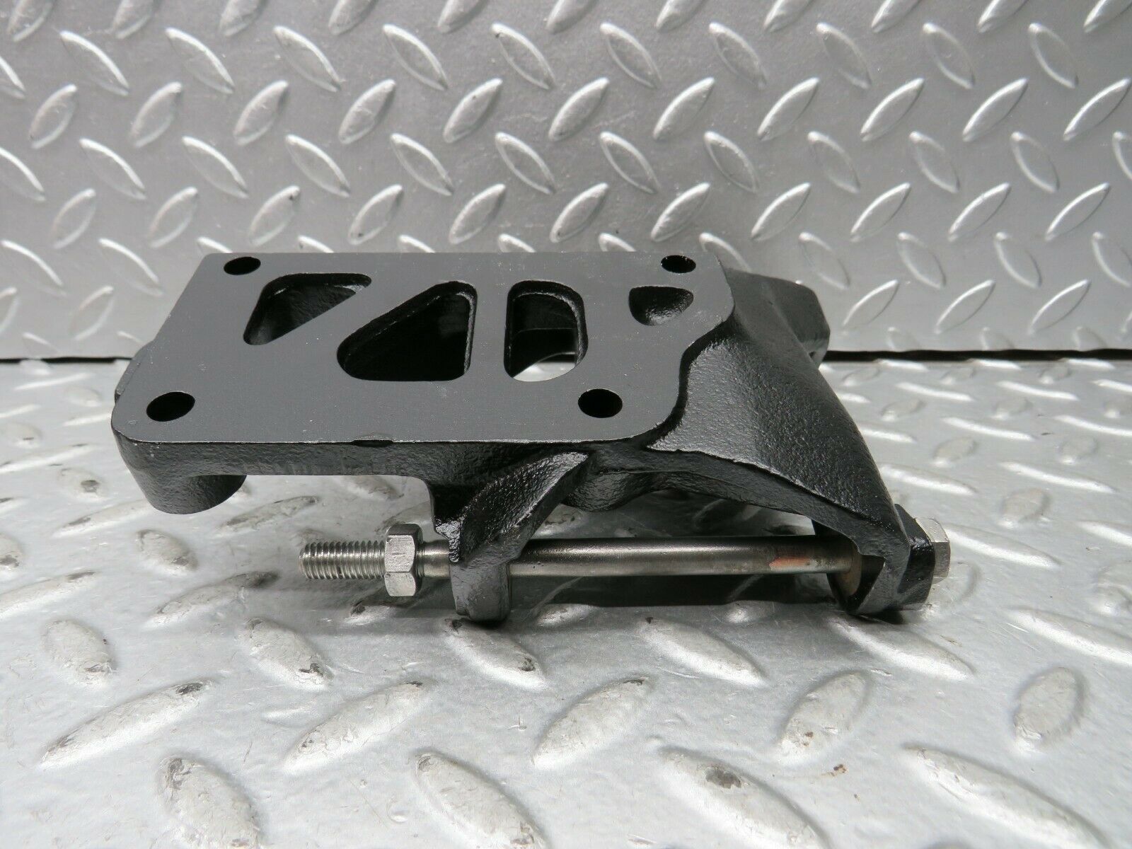 22152 Mercedes-Benz S123 280TE Alternator Generator Bracket 1101550735