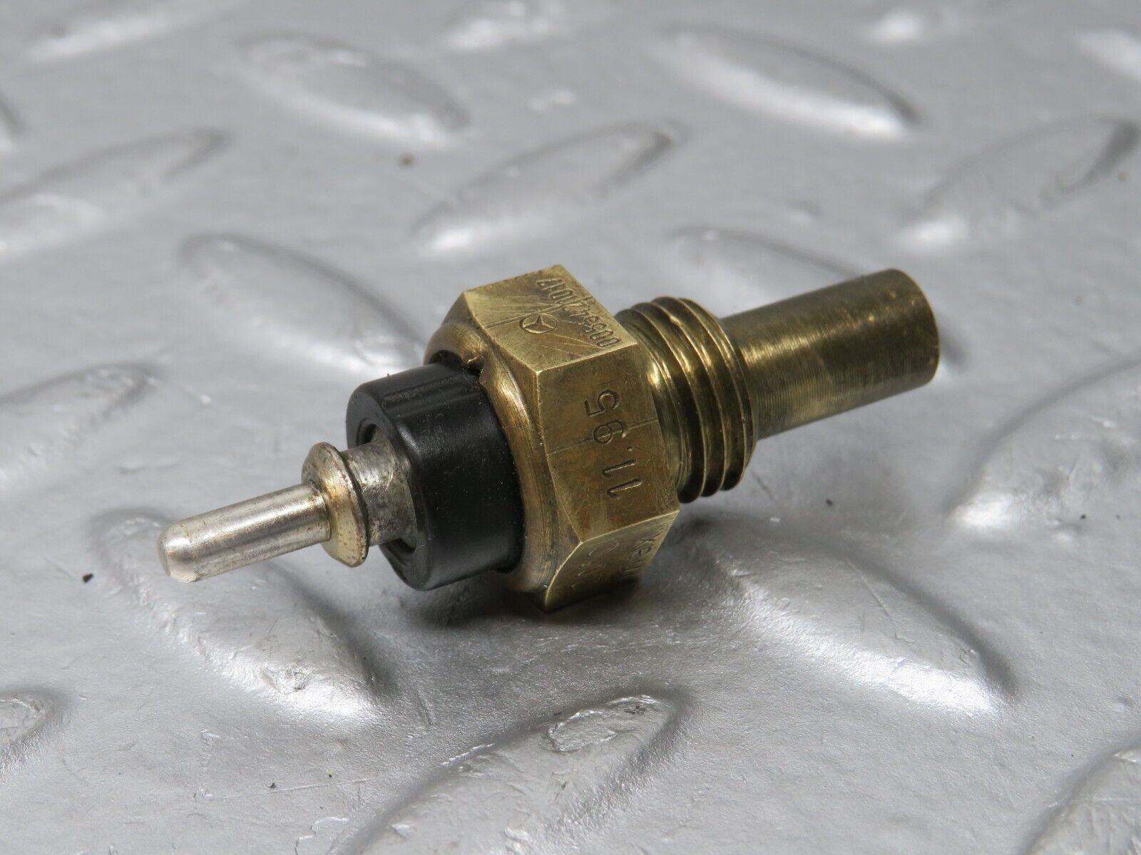39714 Mercedes-Benz R129 320SL Coupe Coolant Temperature Sensor 0055421017