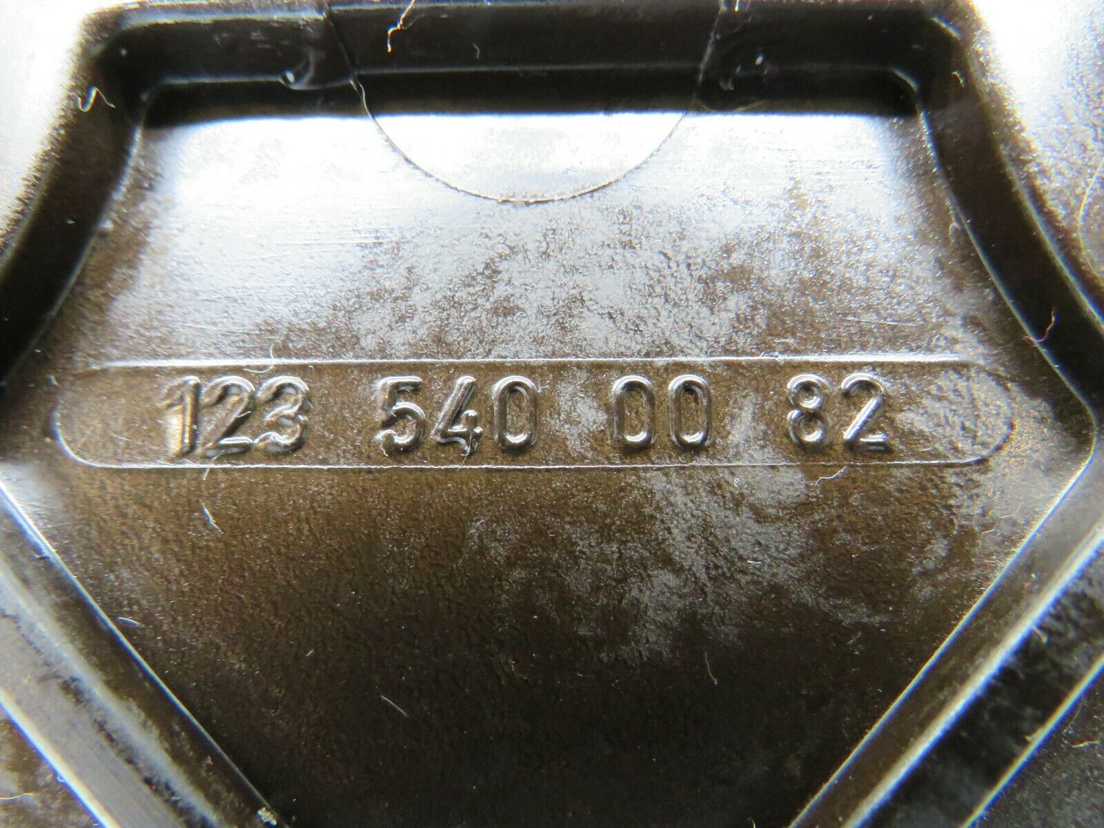 22073 Mercedes-Benz S123 280TE Wagon Fuse Box Cover Lid 1235400082