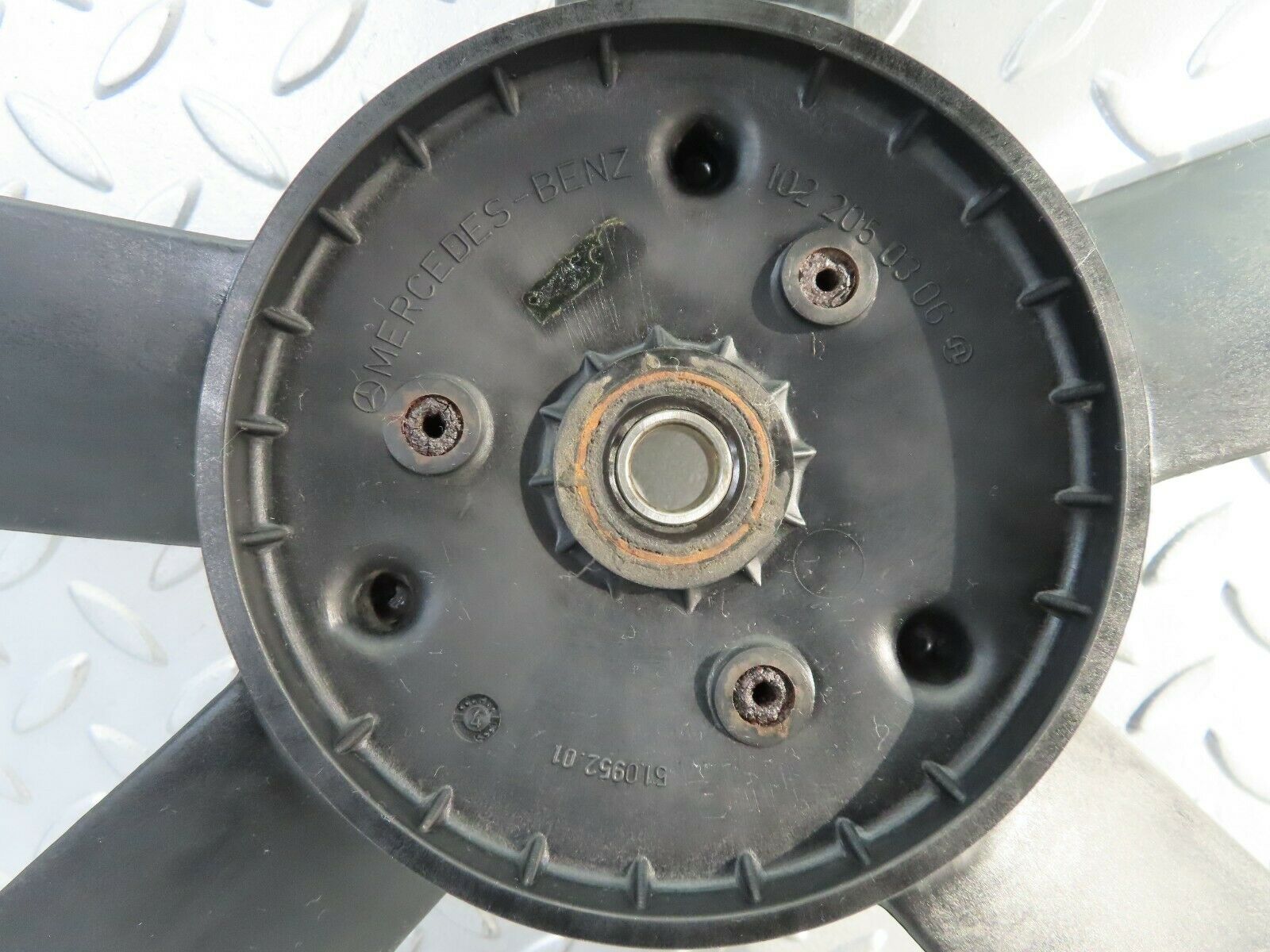 7568 Mercedes-Benz S123 230TE Wagon Engine Cooling Fan 1022050306