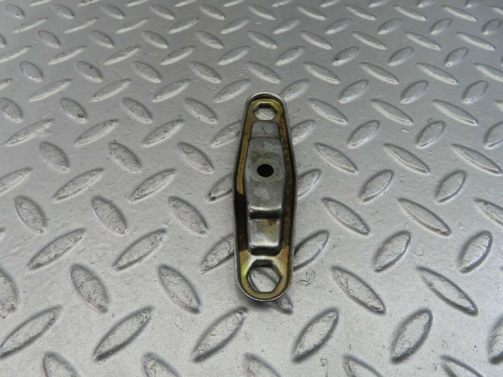 10082 Mercedes-Benz C123 230CE Coupe Fuel Injector Nozzle Clamp Bracket