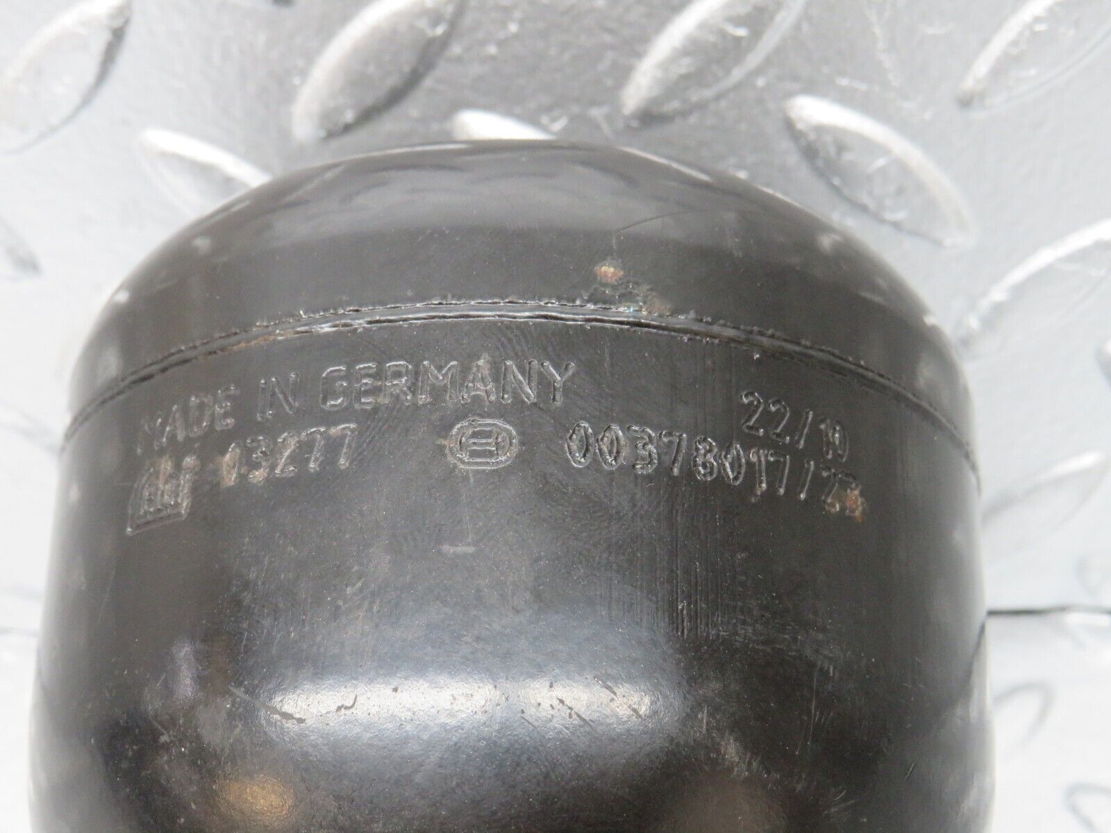 31549 Mercedes-Benz S124 220TE Wagon Rear Suspension Sphere 0037801723