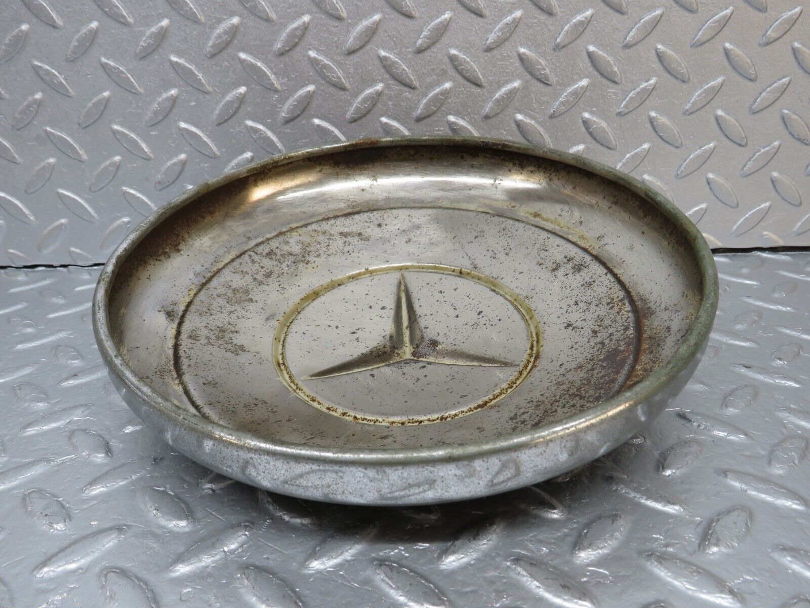 40351 Mercedes-Benz W110 230 Chrome Wheel Hub Cap