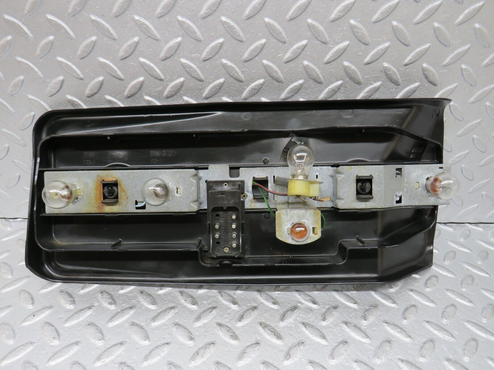 36191 Mercedes-Benz W126 420SE Tail Light & Bulb Holder Right Side 22072