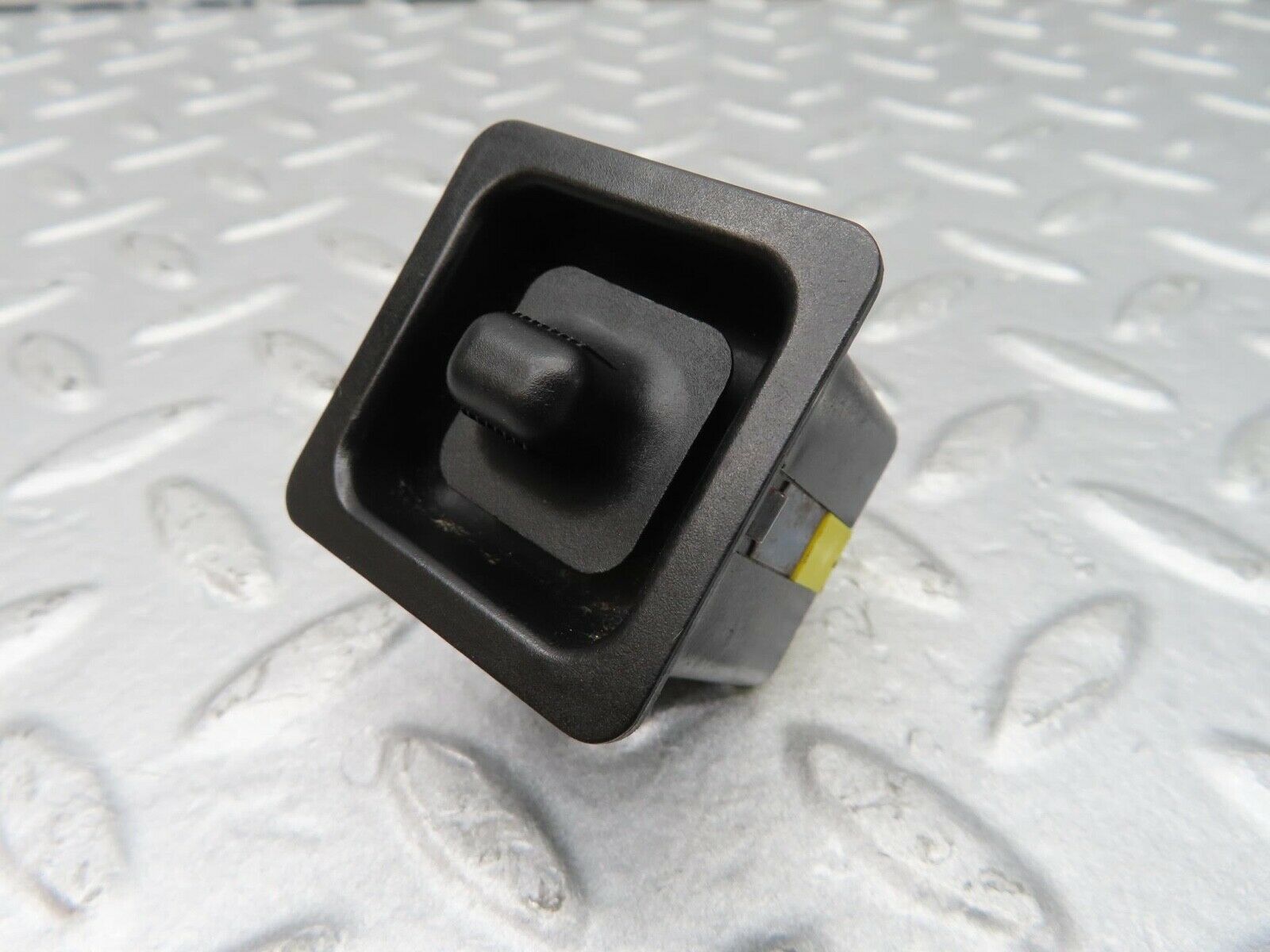 16102 Mercedes-Benz W123 280E Mirror Control Switch 2018200610