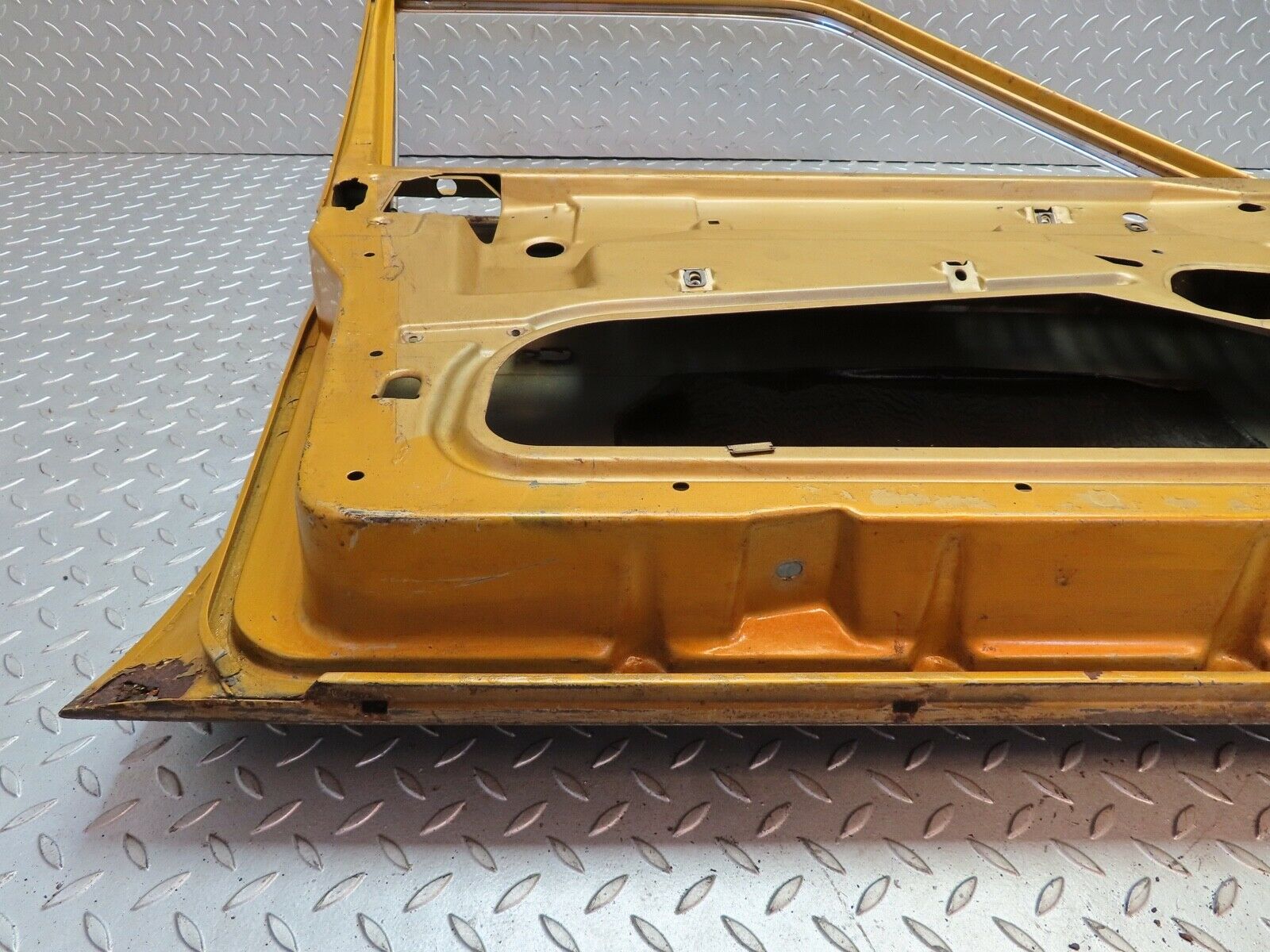 18810 Mercedes-Benz W116 Front Left Door
