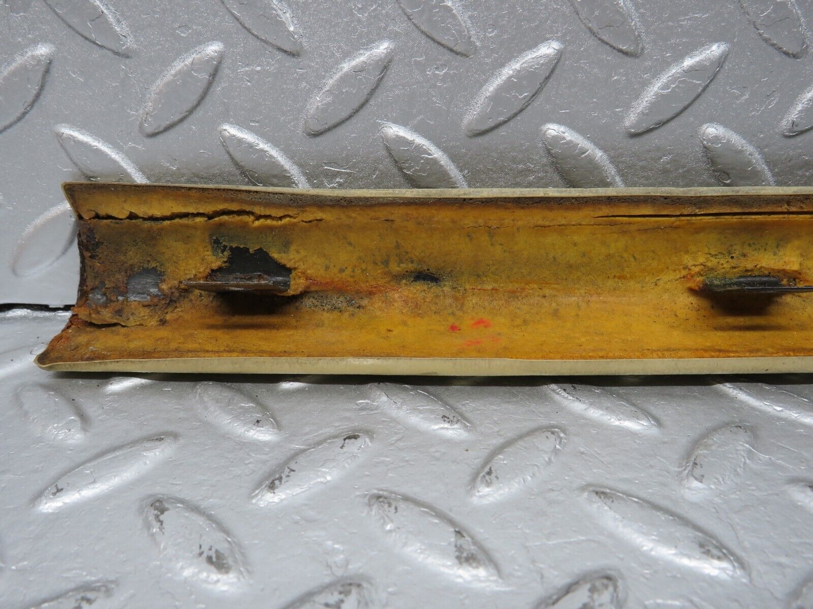 40193 Mercedes-Benz R107 Hard Top B Pillar Trim Left Side Beige