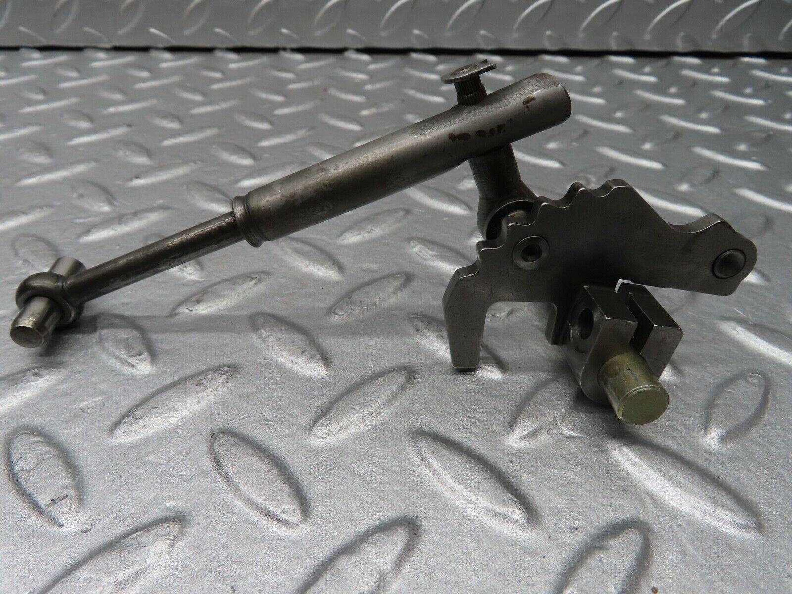 19783 Mercedes-Benz R107 450SL Automatic Gearbox Control Shaft