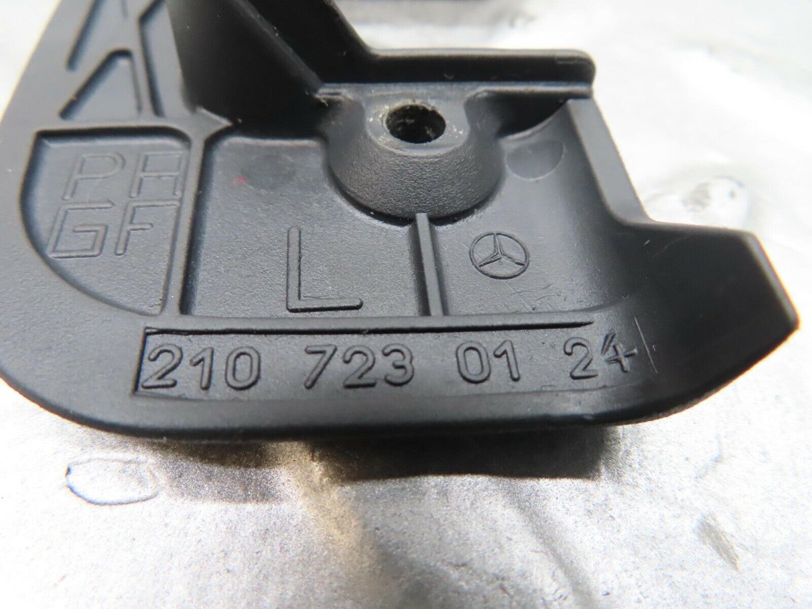 14926 Mercedes-Benz W140 S320 Interior Door Latch Trim Left And Right 2107230224