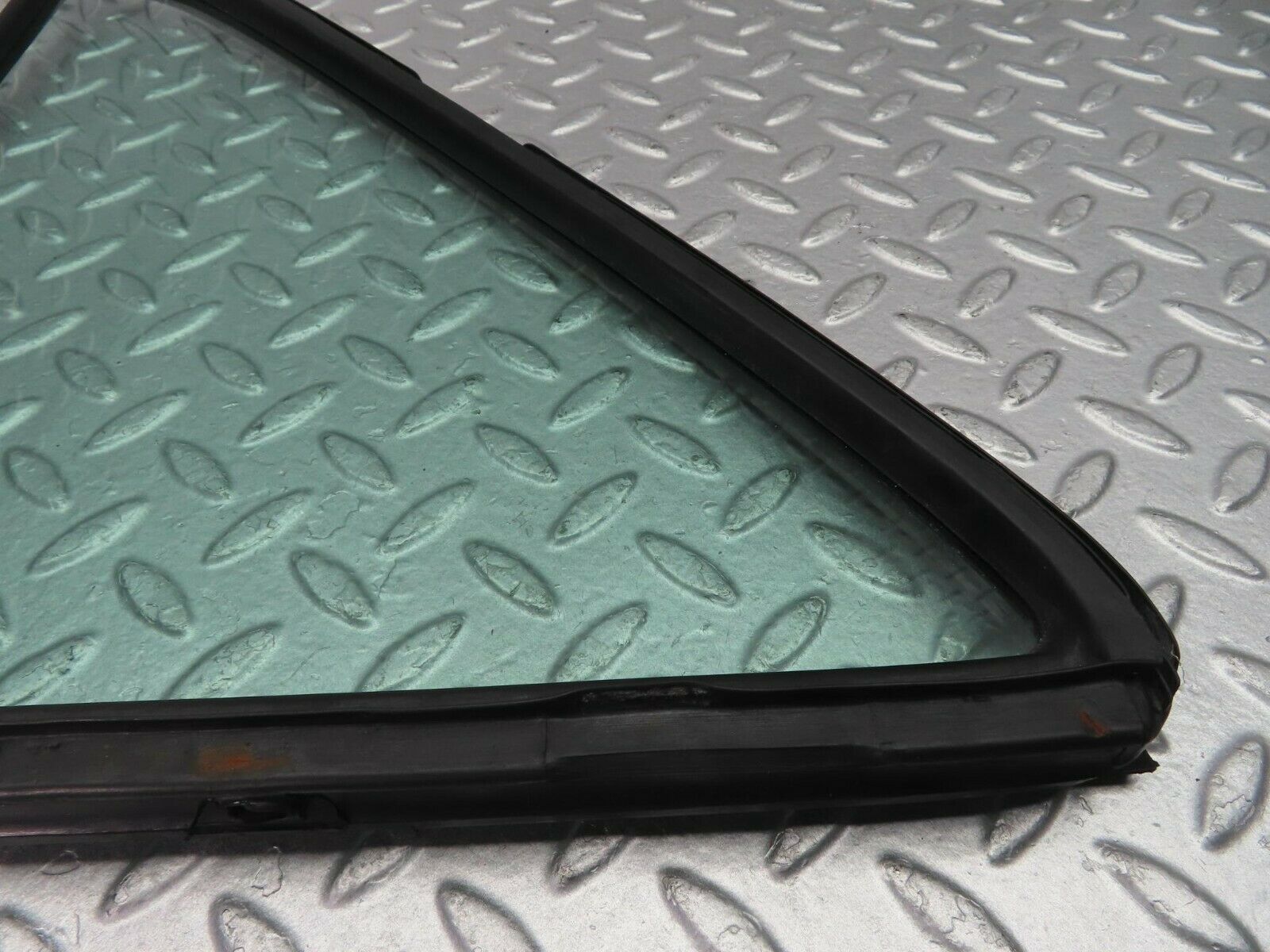 10778 Mercedes-Benz W123 230E Rear Right Quarter Window Glass 1237350224