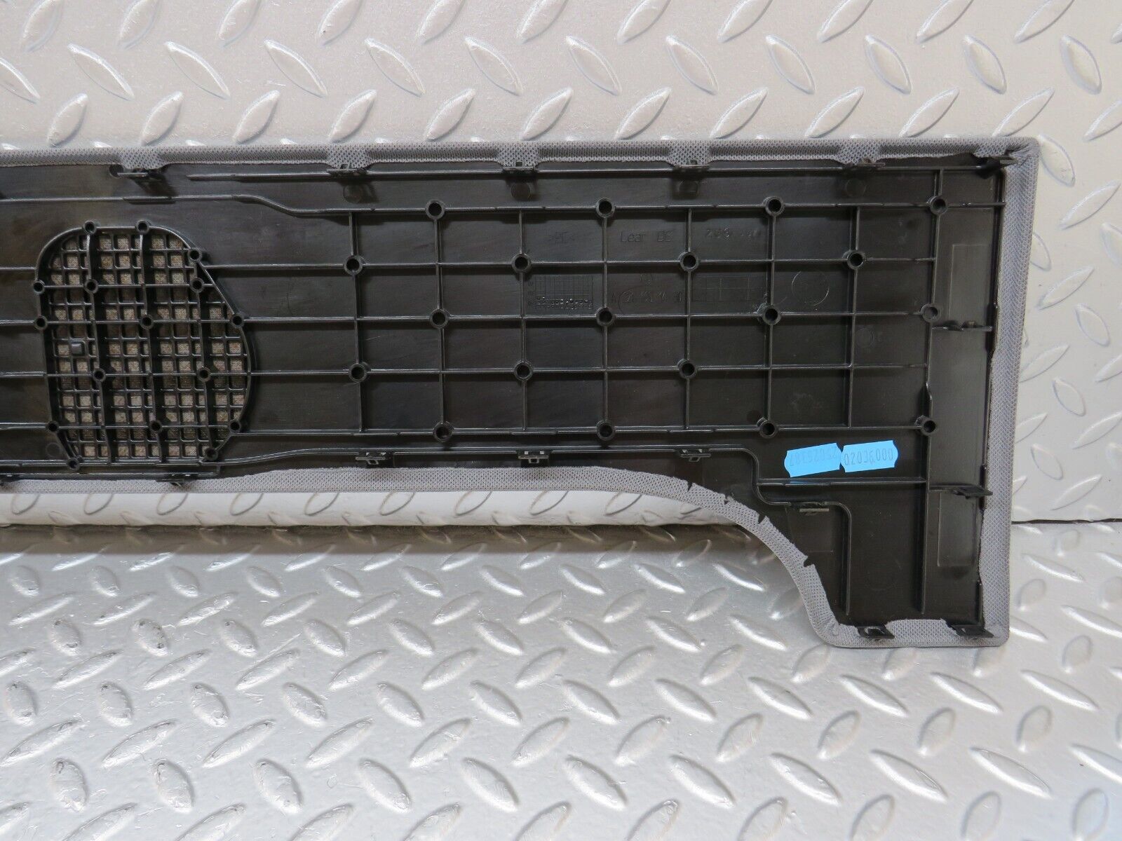 35111 Mercedes-Benz W221 Parcel Shelf Speaker Cover Trim 2216901430