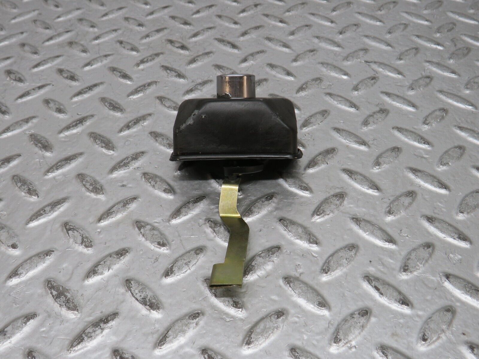 28892 Mercedes-Benz W123 230E Trunk Lock No Key 1237580096