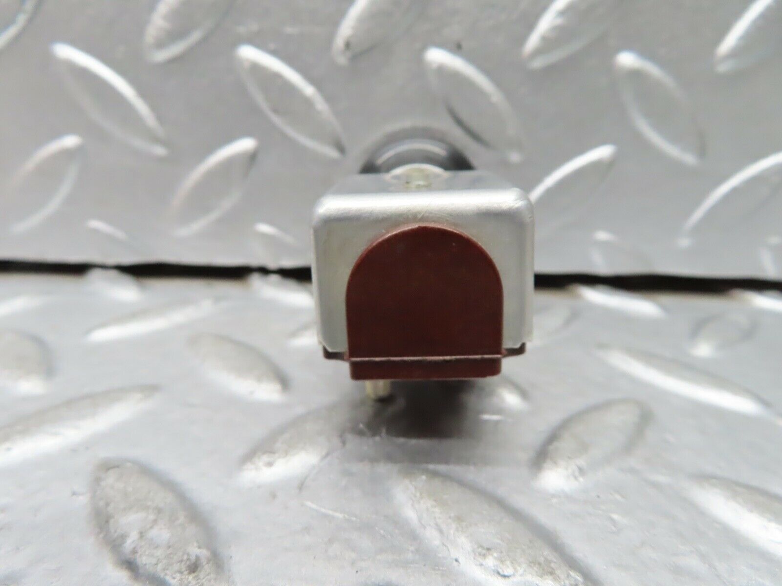 21027 Mercedes-Benz W114 250CE Coupe 3 Pin Pull Switch 31263001
