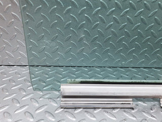 41131 Mercedes-Benz W126 300SE Front Right Door Window Glass