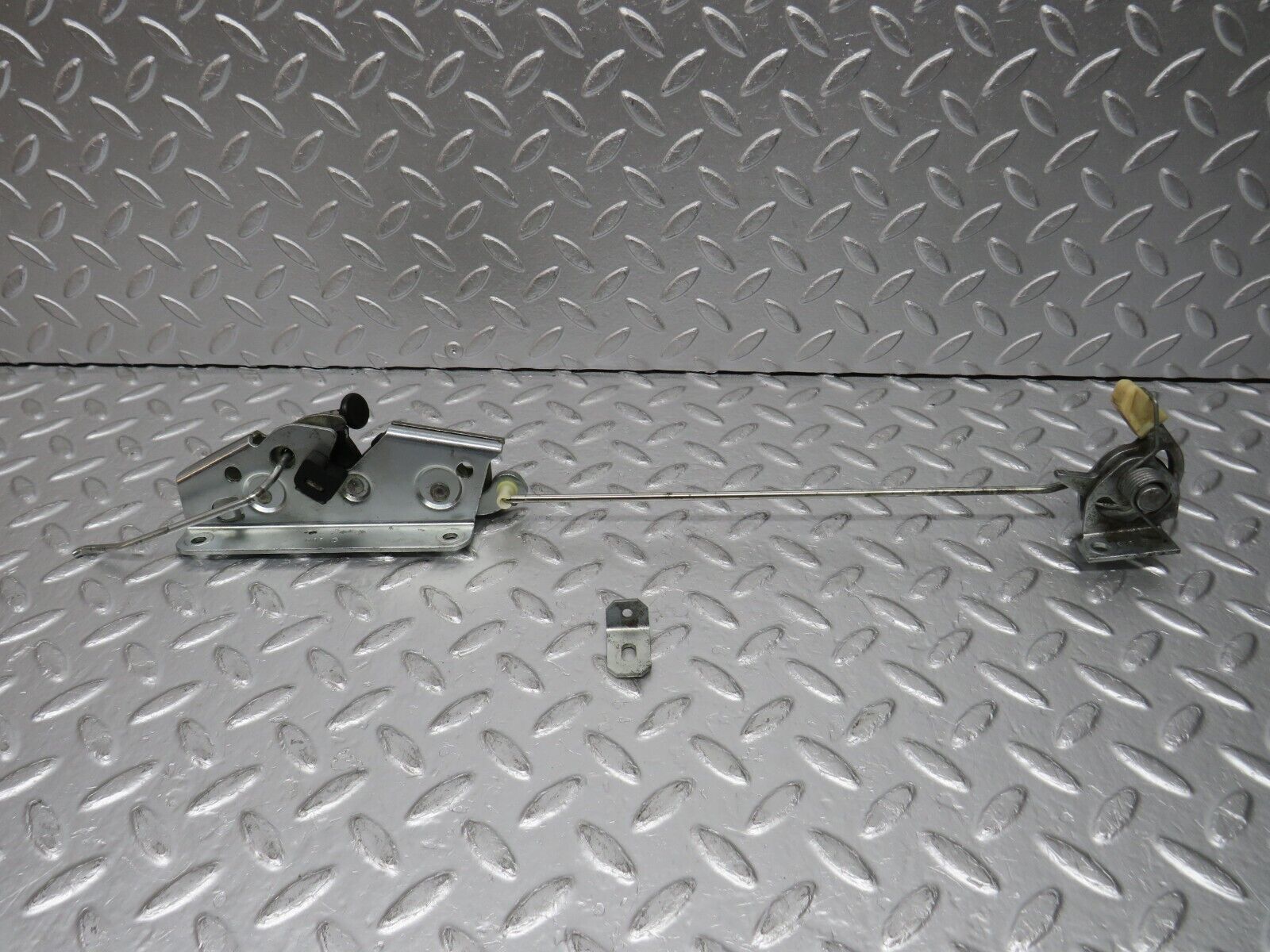 32563 Mercedes-Benz S124 300TE Wagon Rear Left Seat Bench Locking Mechanism