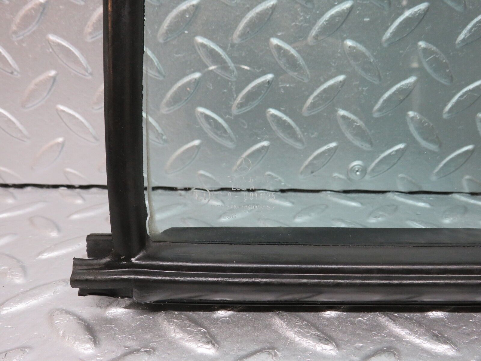 33141 Mercedes-Benz W126 Rear Left Quarter Window Glass 1267350124
