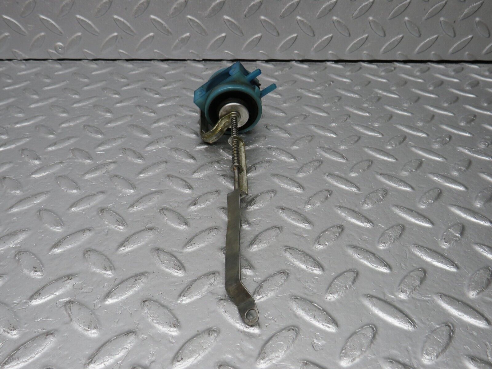 39148 Mercedes-Benz R107 500SL Trunk Lock Vacuum Actuator