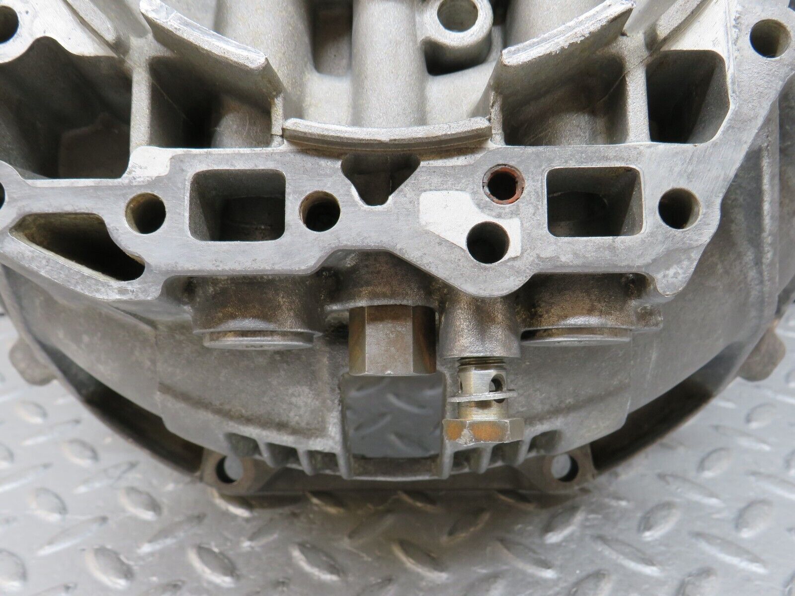 36405 Mercedes-Benz R107 450 Automatic Gearbox Bell Housing 722.002 1162570201