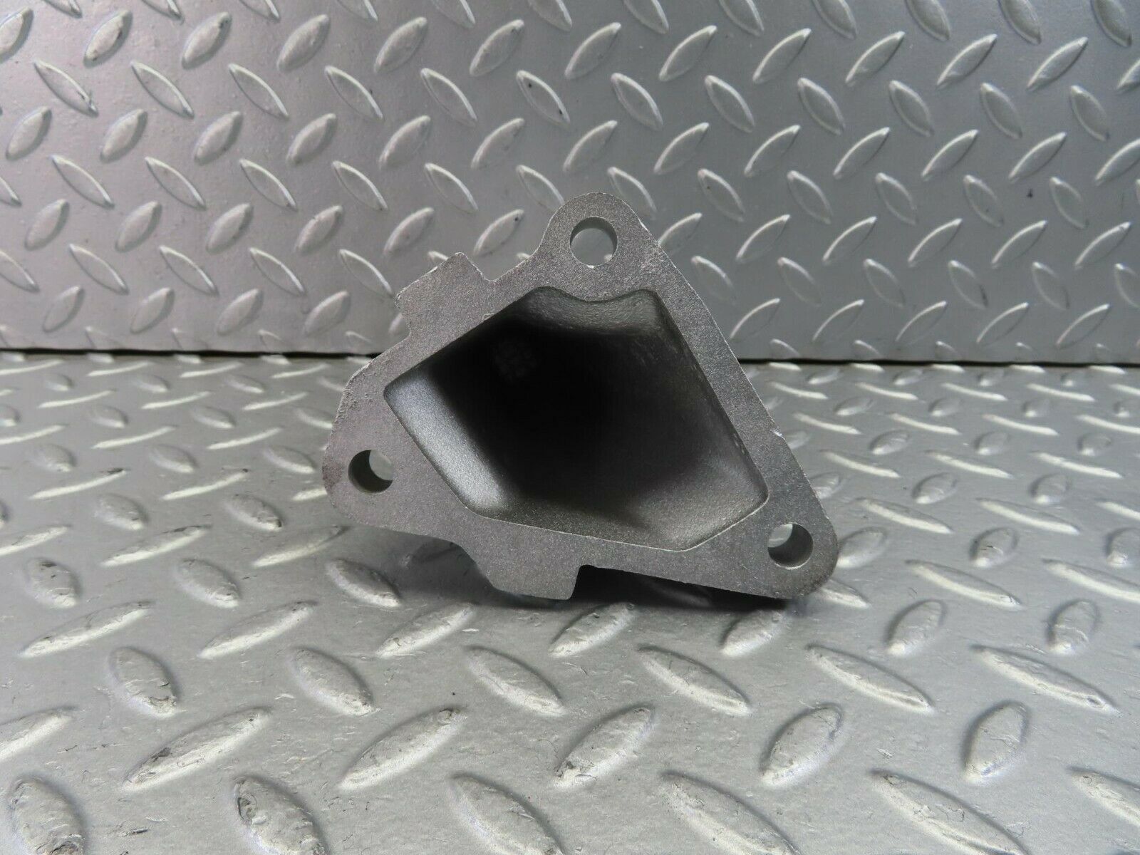 10806 Mercedes-Benz W123 230E Engine Mount Bracket Right Side 1022230304