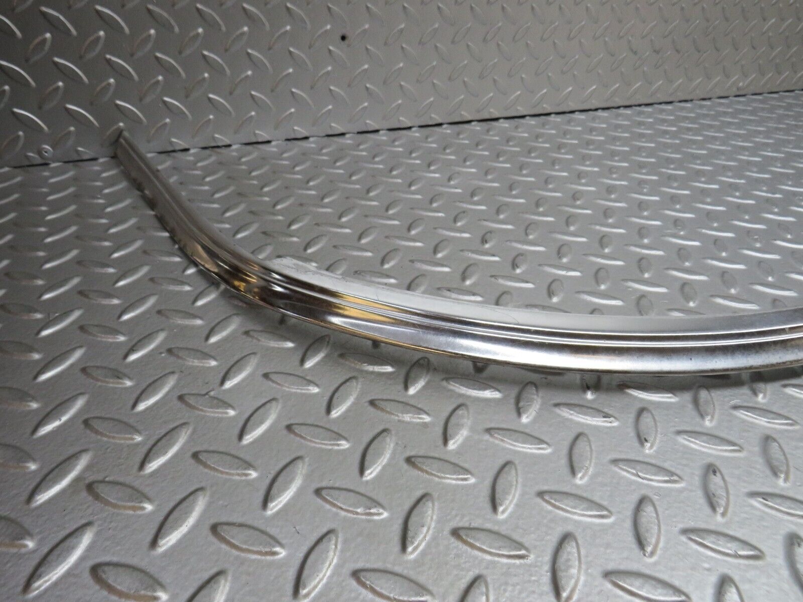 37582 Mercedes-Benz W109 300SEL Rear Windscreen Chrome Frame