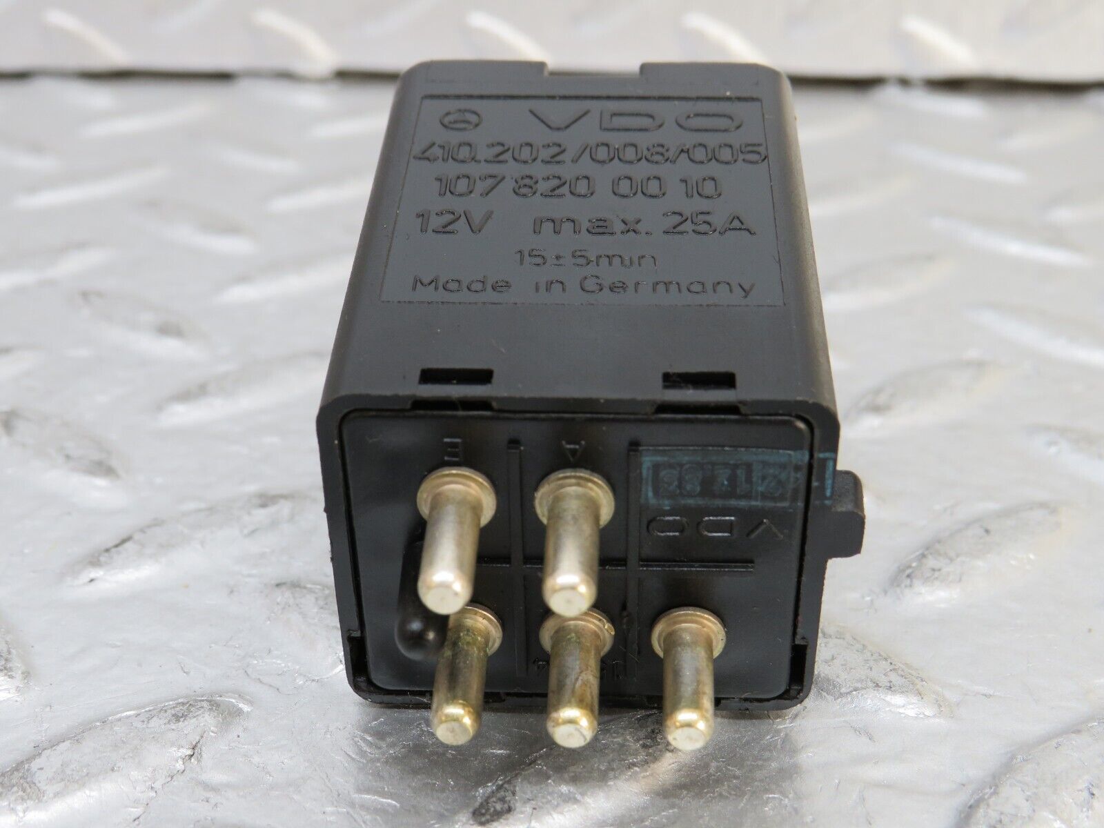 26914 Mercedes-Benz W123 240D Rear Heated Window Relay 1078200010