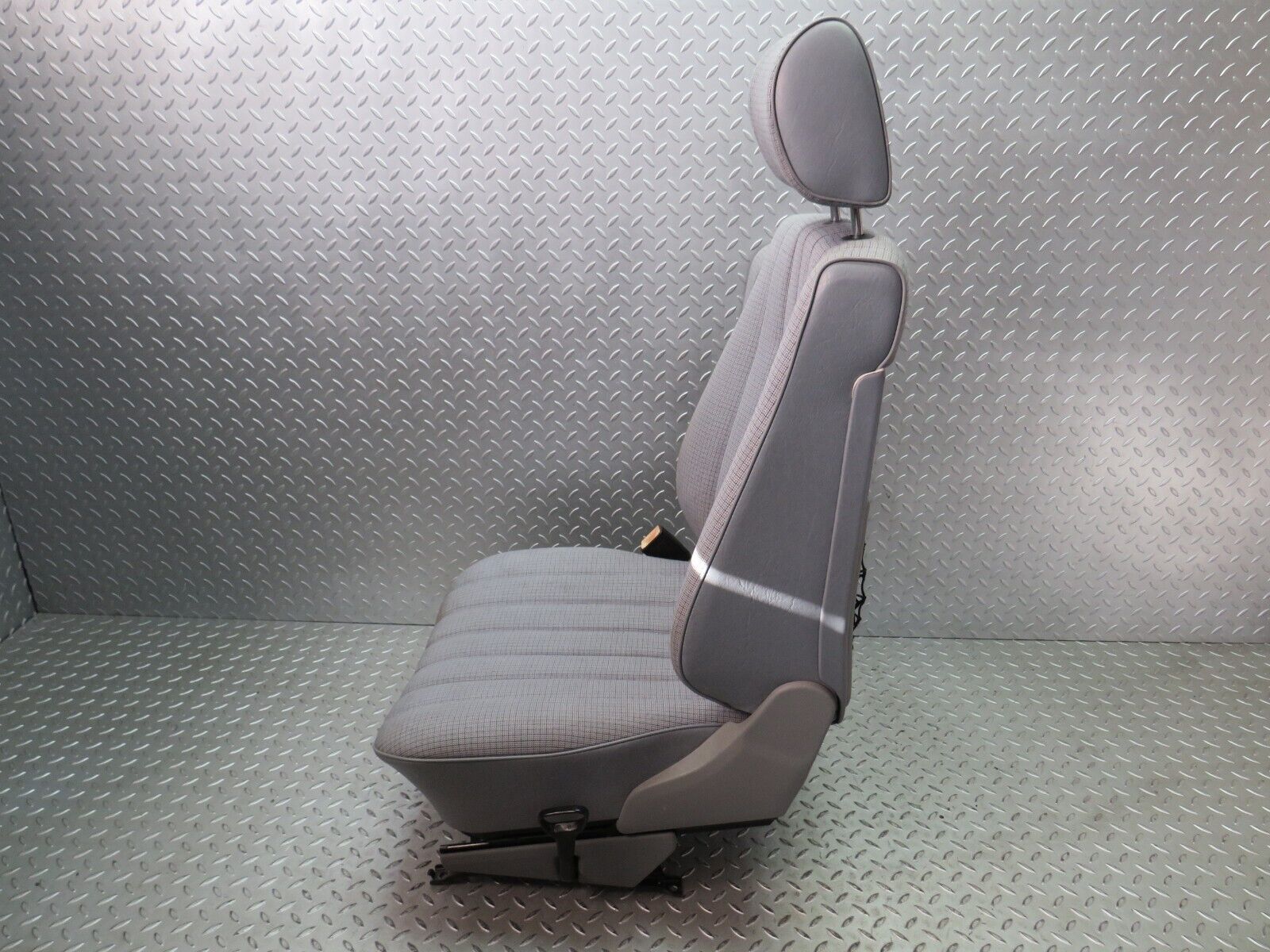 33705 Mercedes-Benz W201 190E 2.0L Front Left Passenger Seat Grey