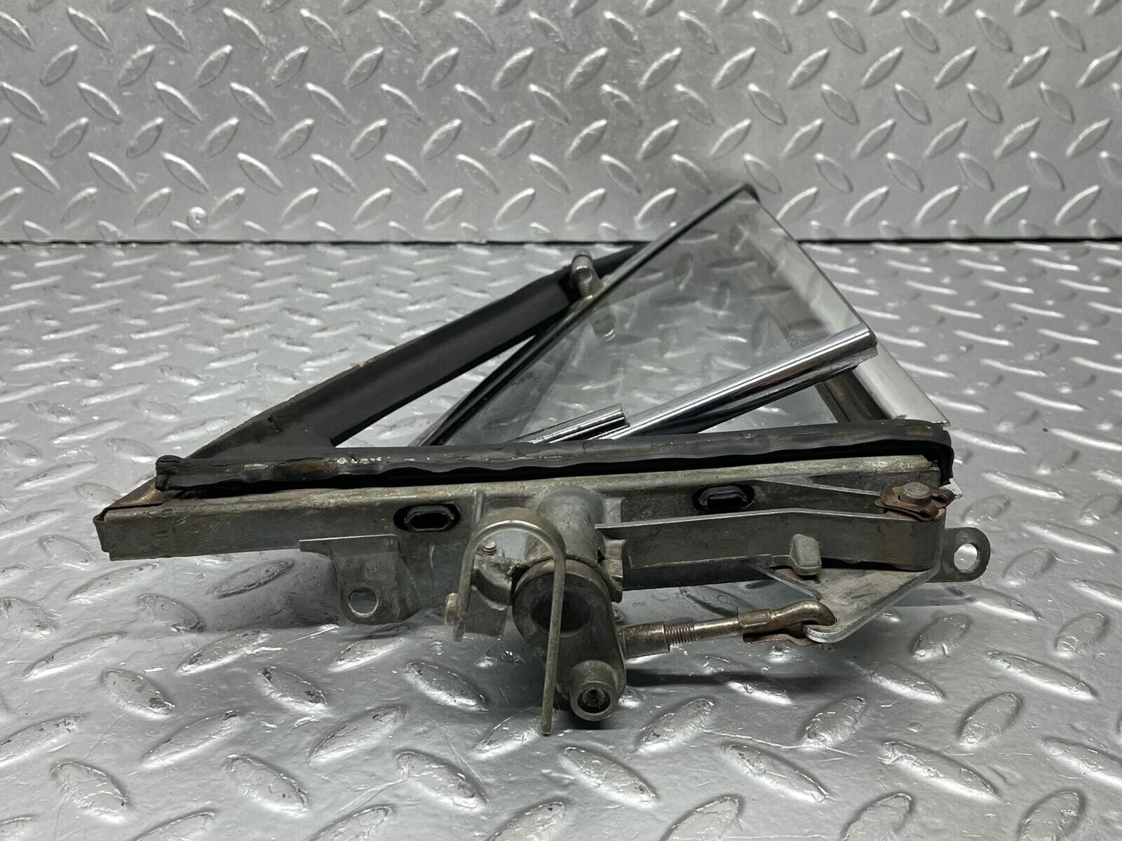40521 Mercedes-Benz W108 Front Left Quarter Window