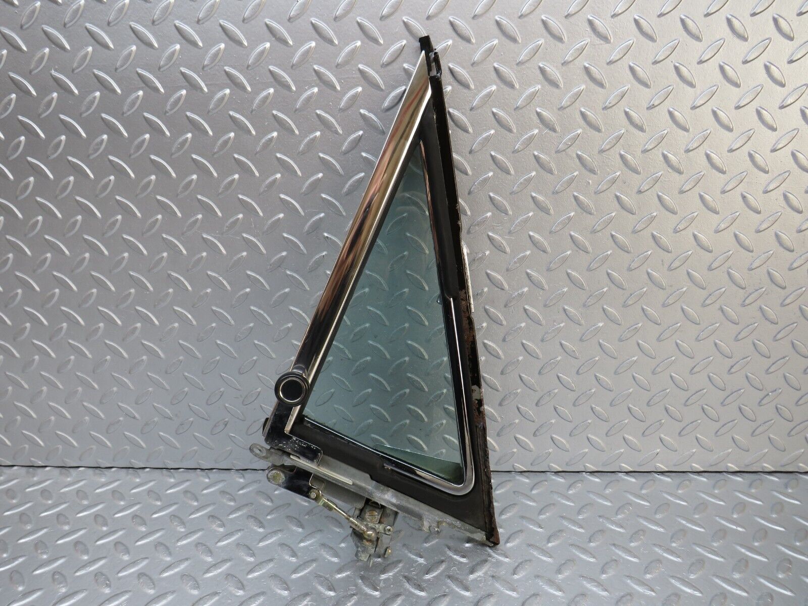 37518 Mercedes-Benz W109 300SEL Front Left Quarter Window Glass