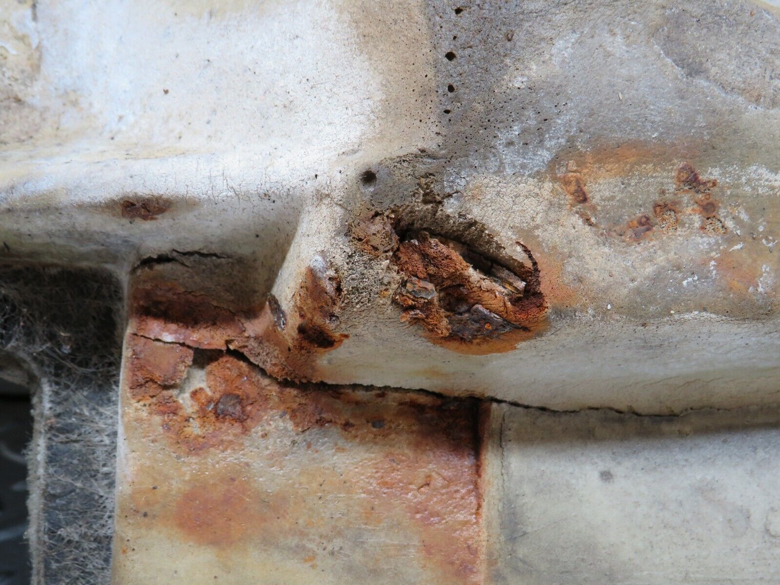 27629 Mercedes-Benz S124 300TE Wagon Front Right Driver Side Floor Mat Beige