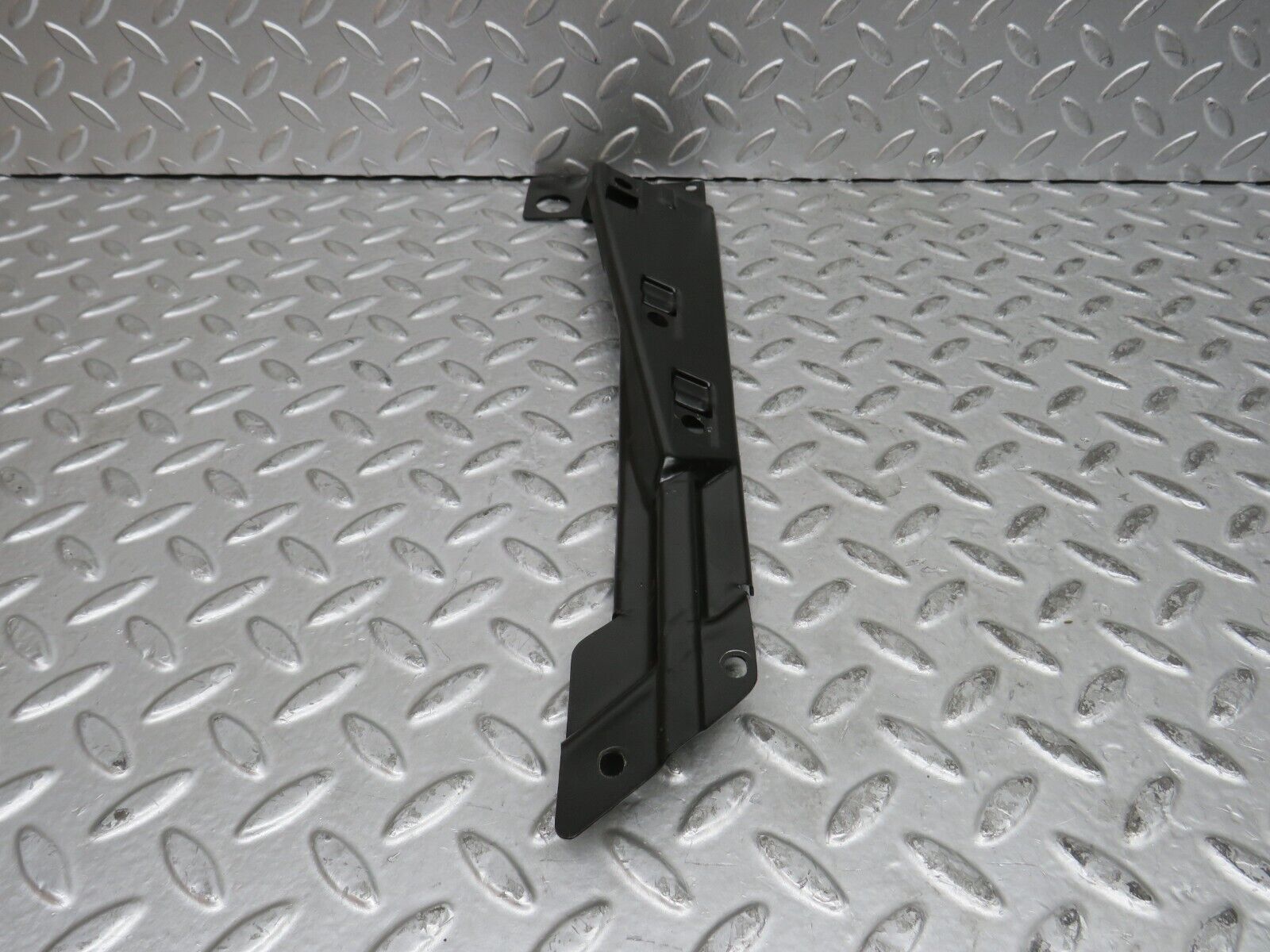 29165 Mercedes-Benz C124 320CE Coupe Rear Window Channel Support Left Side