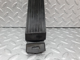 41485 Mercedes-Benz W124 200E Accelerator Pedal With Rubber 1263000504 1233010082