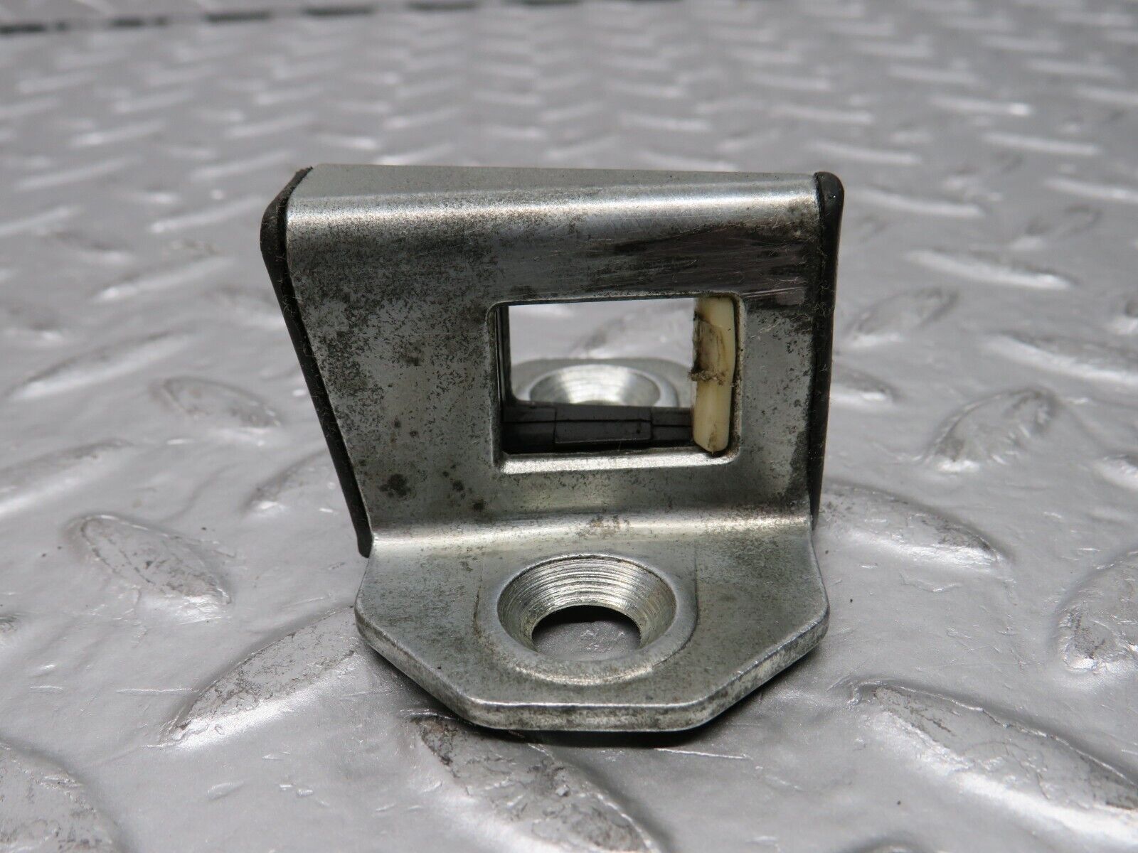 31458 Mercedes-Benz S124 220TE Wagon Door Lock Latch