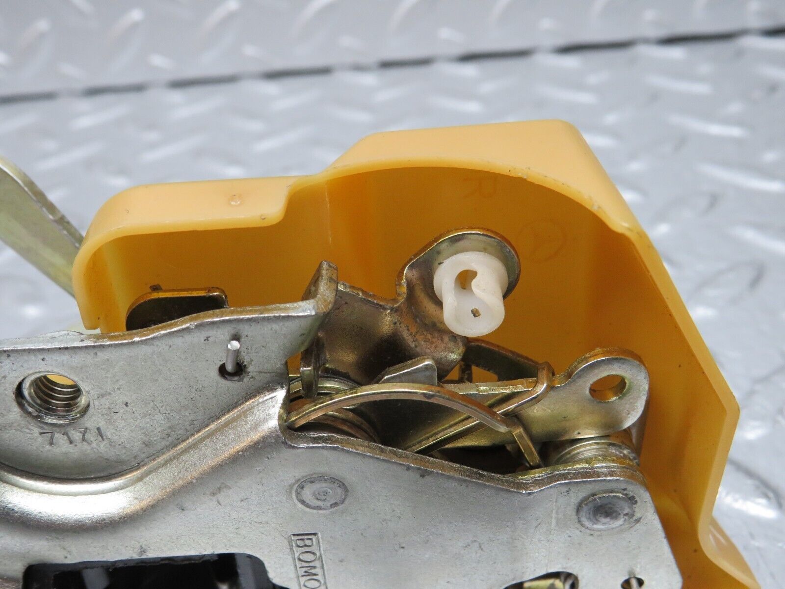 32454 Mercedes-Benz S124 300TE Wagon Rear Right Door Lock Mechanism