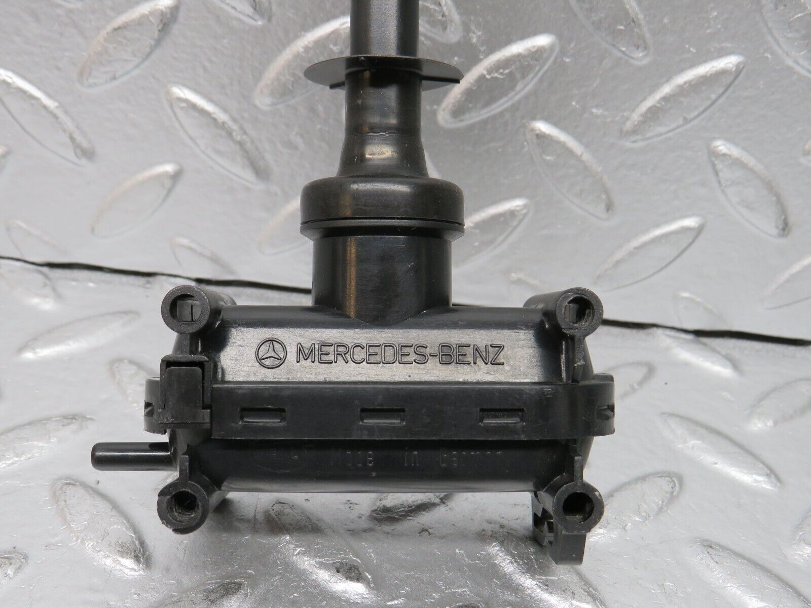 32448 Mercedes-Benz S124 300TE Wagon Door Lock Vacuum Actuator Rear Right