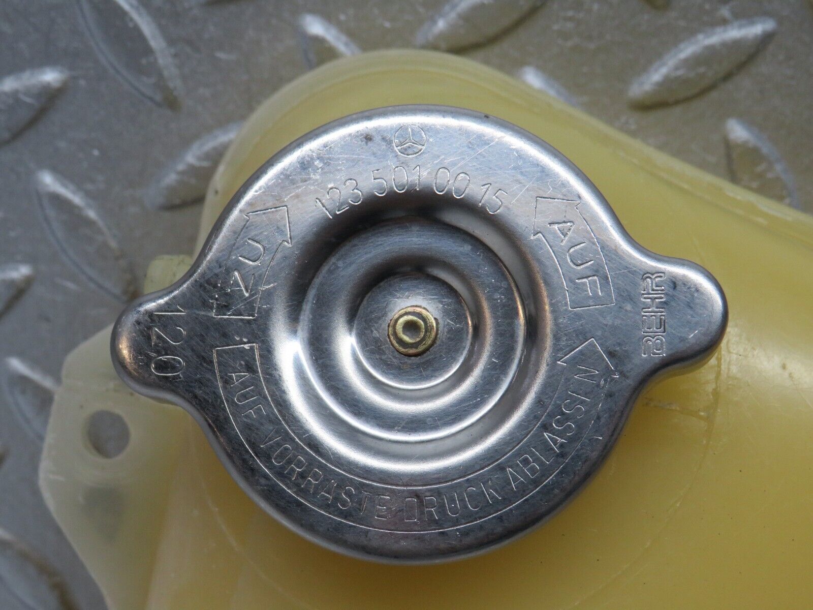39092 Mercedes-Benz R107 500SL Coupe Coolant Reservoir Tank Behr 1165000449
