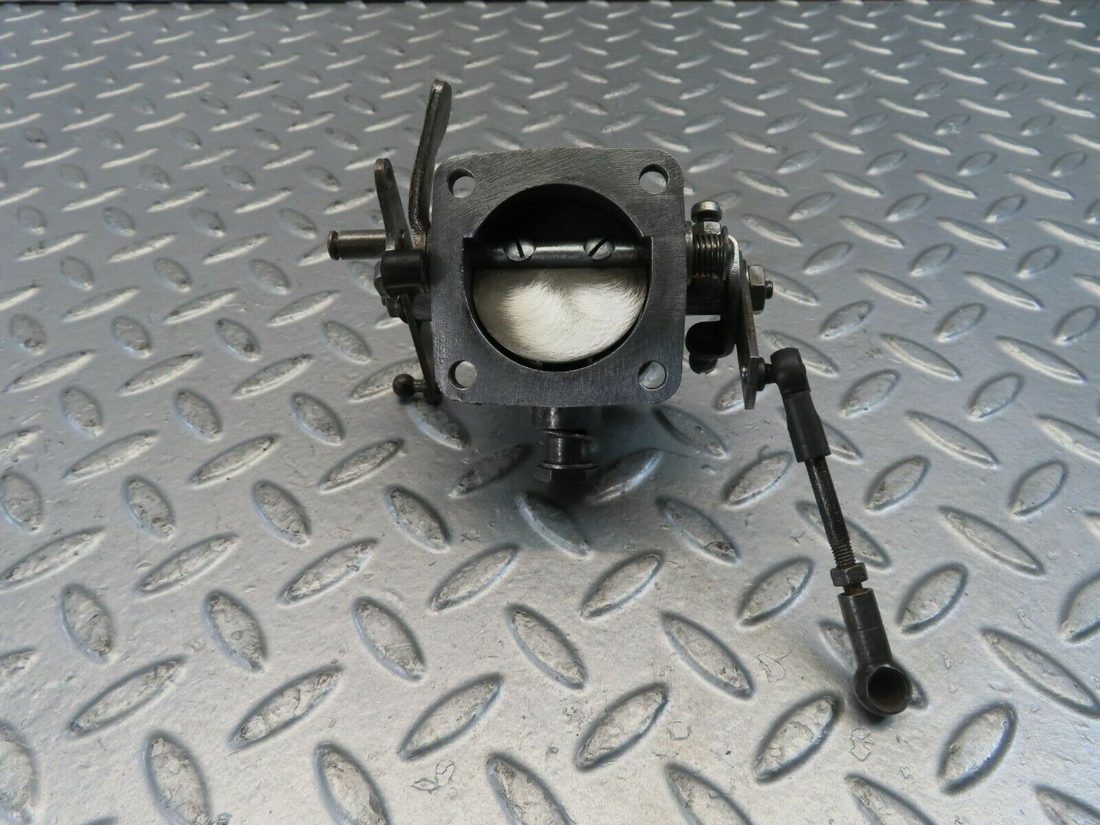 10960 Mercedes-Benz W115 220D Throttle Body Valve 6150710306