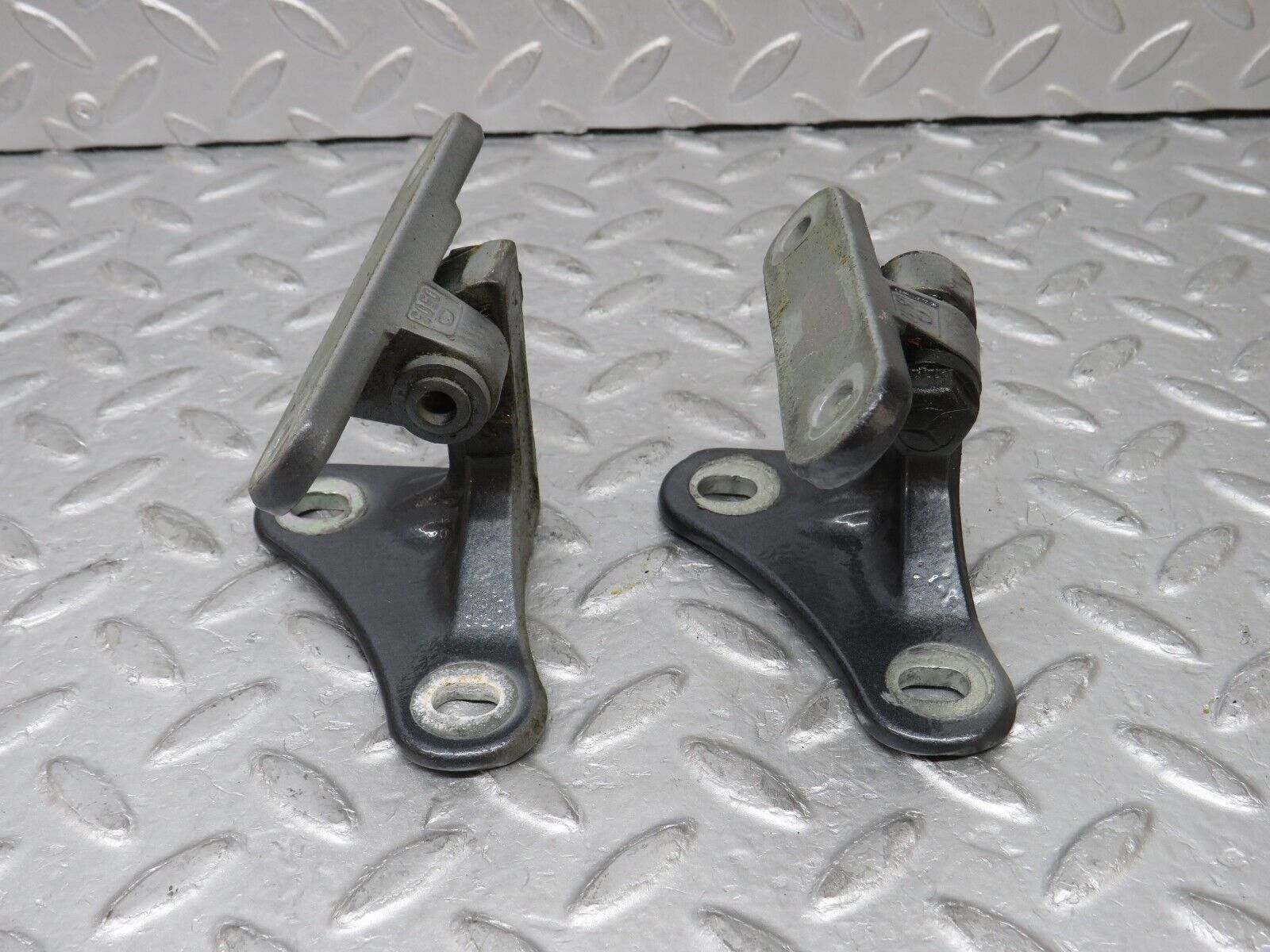 35267 Mercedes-Benz W221 Front Left Door Hinge