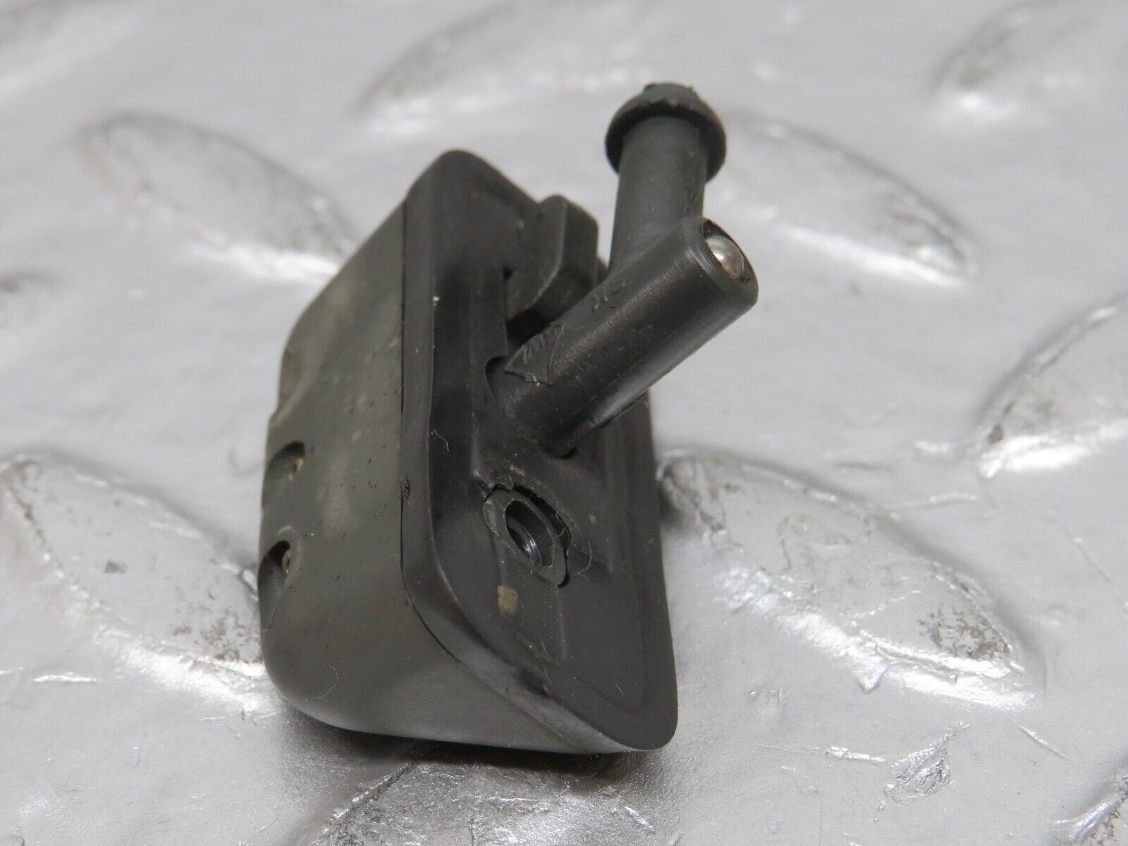 32575 Mercedes-Benz S124 300TE Wagon Tailgate Windscreen Washer Nozzle