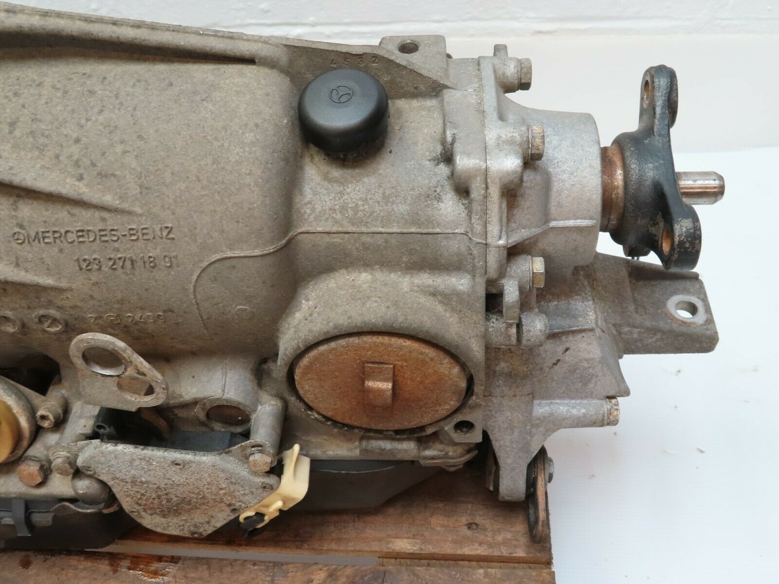 4098 Mercedes-Benz S123 200T Wagon Automatic Gearbox 722.406 1232711801