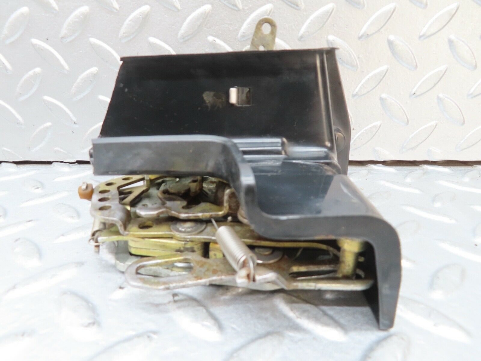 17655 Mercedes-Benz W116 450SEL Front Left Door Lock Mechanism