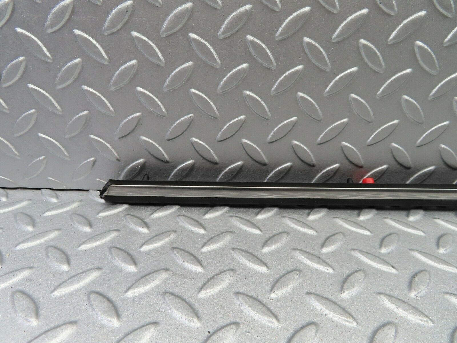 5882 Mercedes-Benz W123 200 Centre Door Chrome Trim Front Right