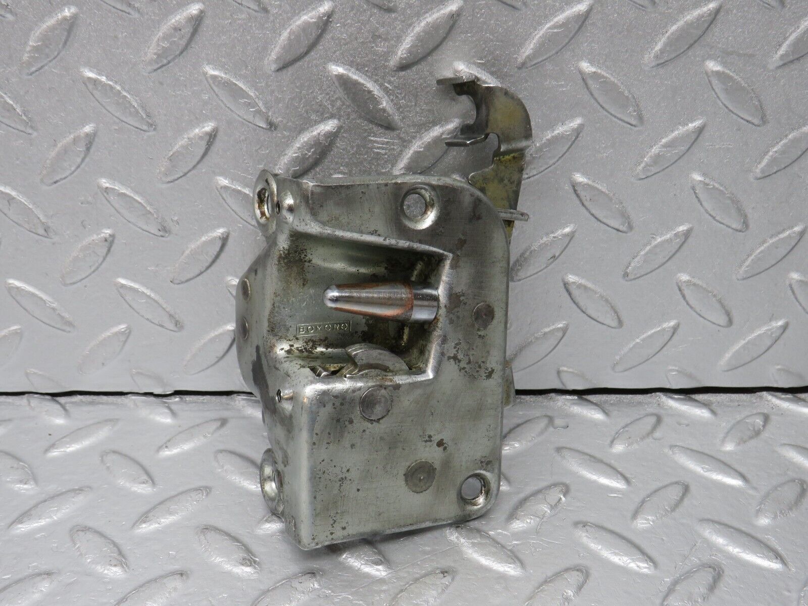 39093 Mercedes-Benz R107 500SL Coupe Right Door Lock Mechanism