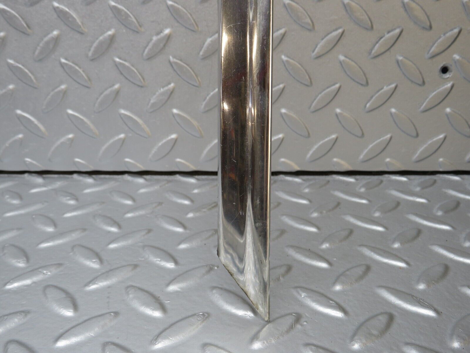 40263 Mercedes-Benz R107 Front Windscreen Chrome Frame