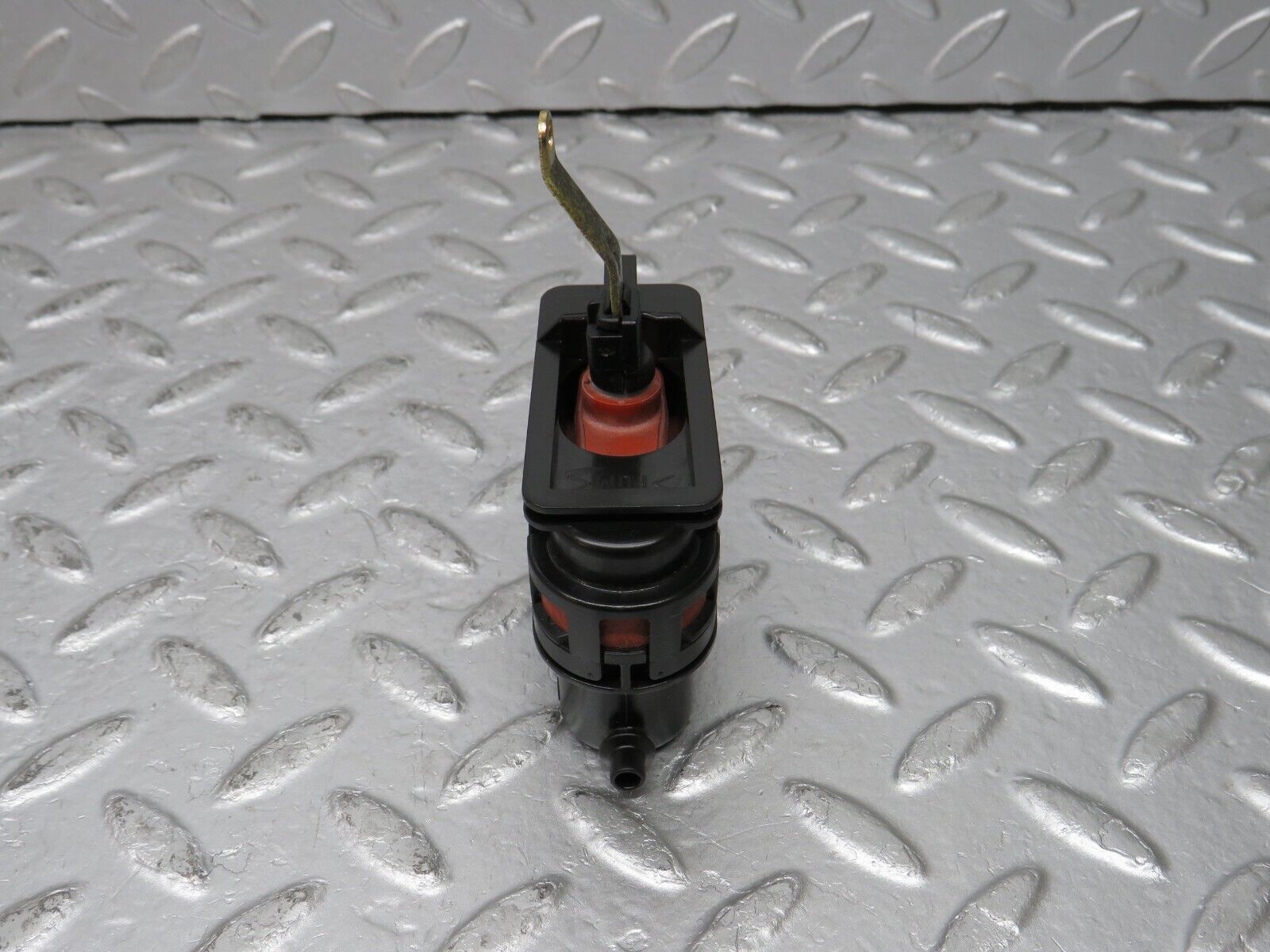 33439 Mercedes-Benz W202 C180 Trunk Lock Vacuum Actuator