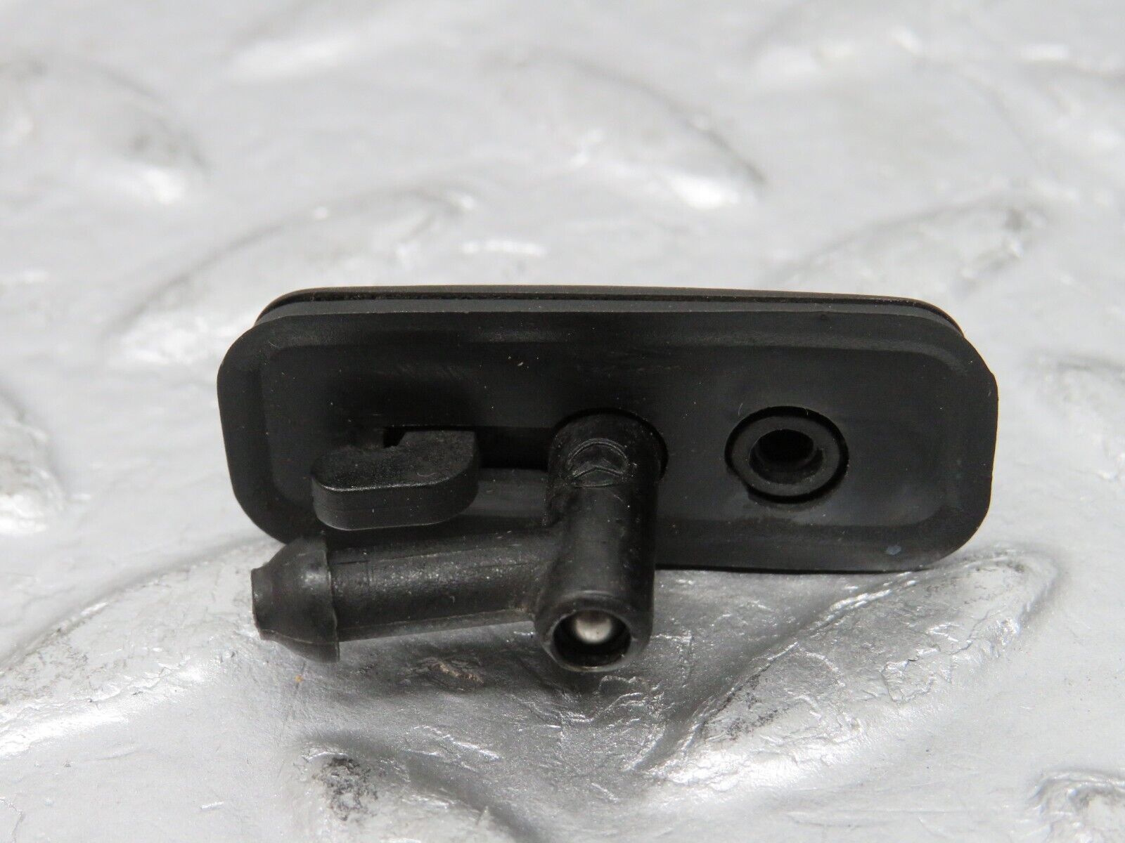 31405 Mercedes-Benz S124 220TE Wagon Tailgate Windscreen Washer Nozzle