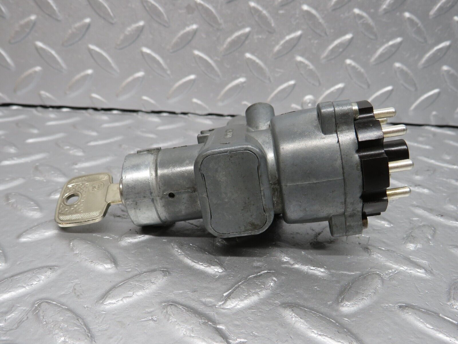 40166 Mercedes-Benz R107 350SL Steering Lock Ignition Switch With Key